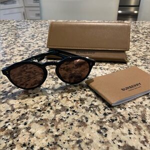 Burberry Unisex Round Sunglasses B4280 Black Frame with Brown Lenses New w/ Flaw